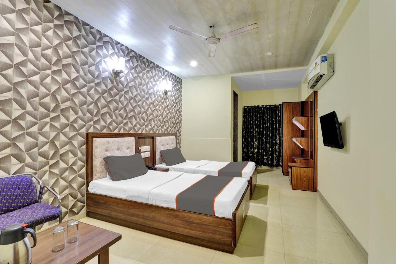 Collection O 82926 Hotel Royal Plaza Ahmedabad Ngoại thất bức ảnh