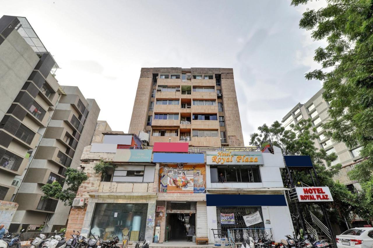 Collection O 82926 Hotel Royal Plaza Ahmedabad Ngoại thất bức ảnh