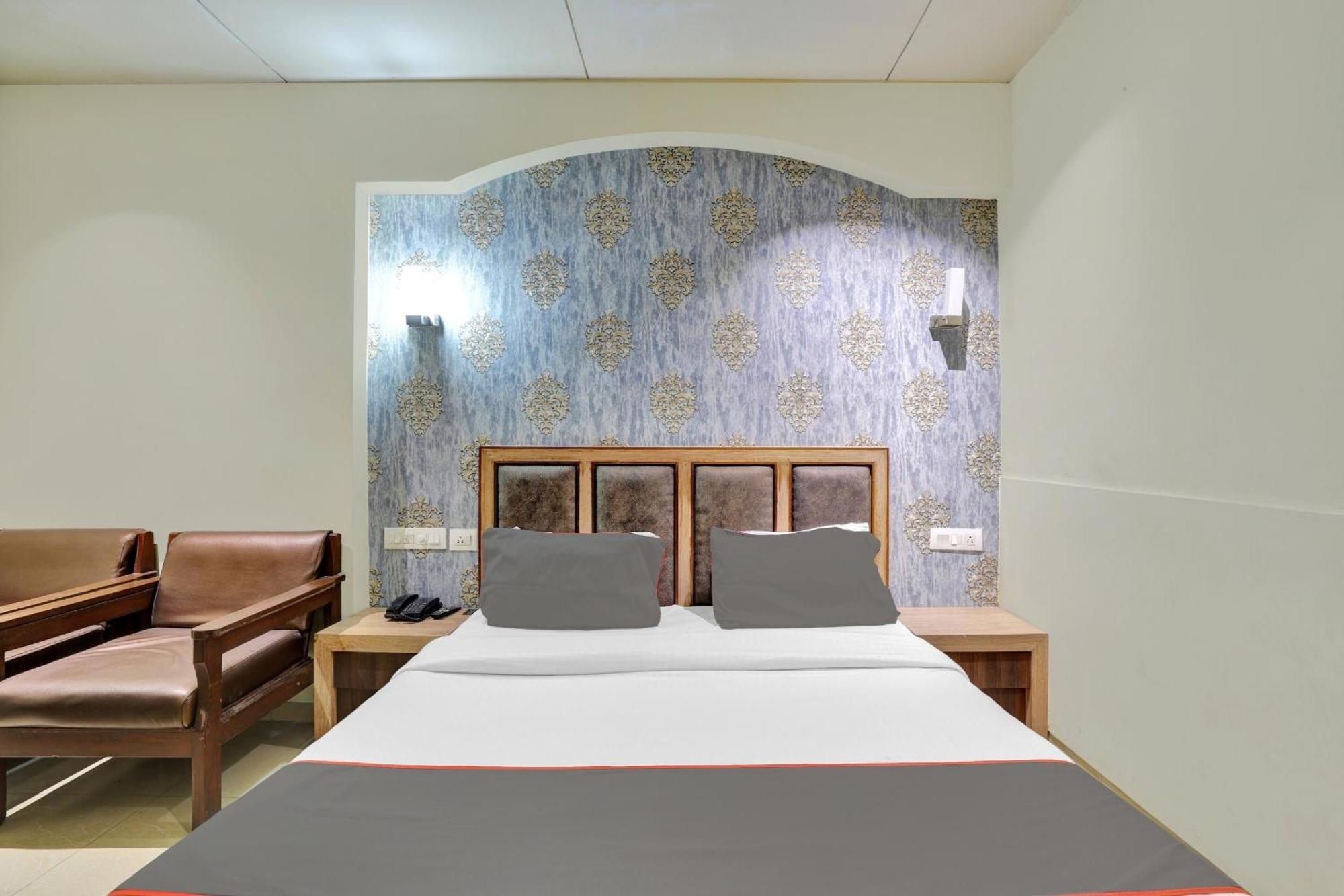 Collection O 82926 Hotel Royal Plaza Ahmedabad Ngoại thất bức ảnh