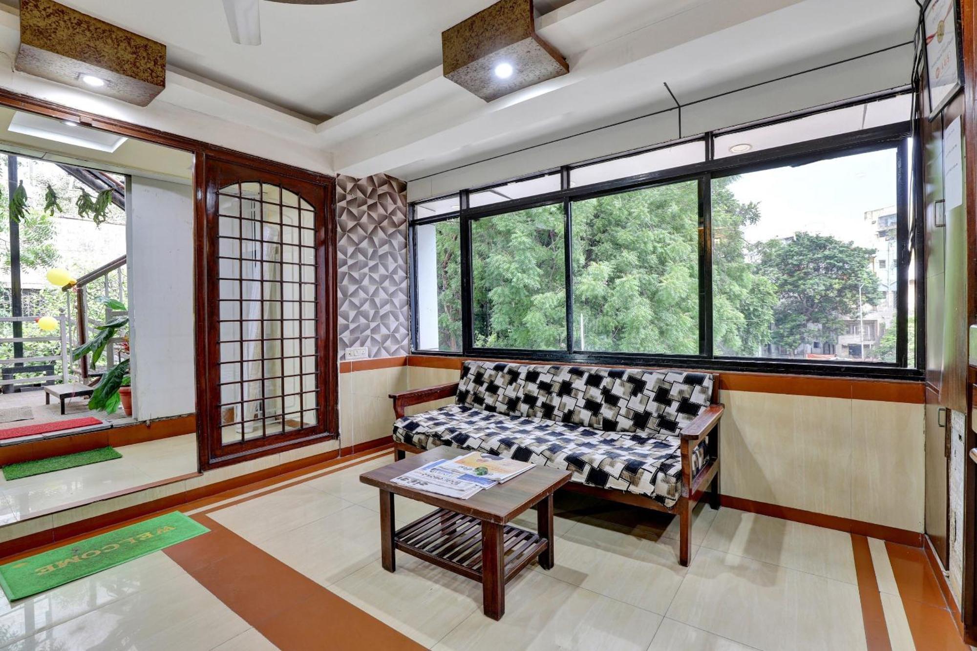 Collection O 82926 Hotel Royal Plaza Ahmedabad Ngoại thất bức ảnh