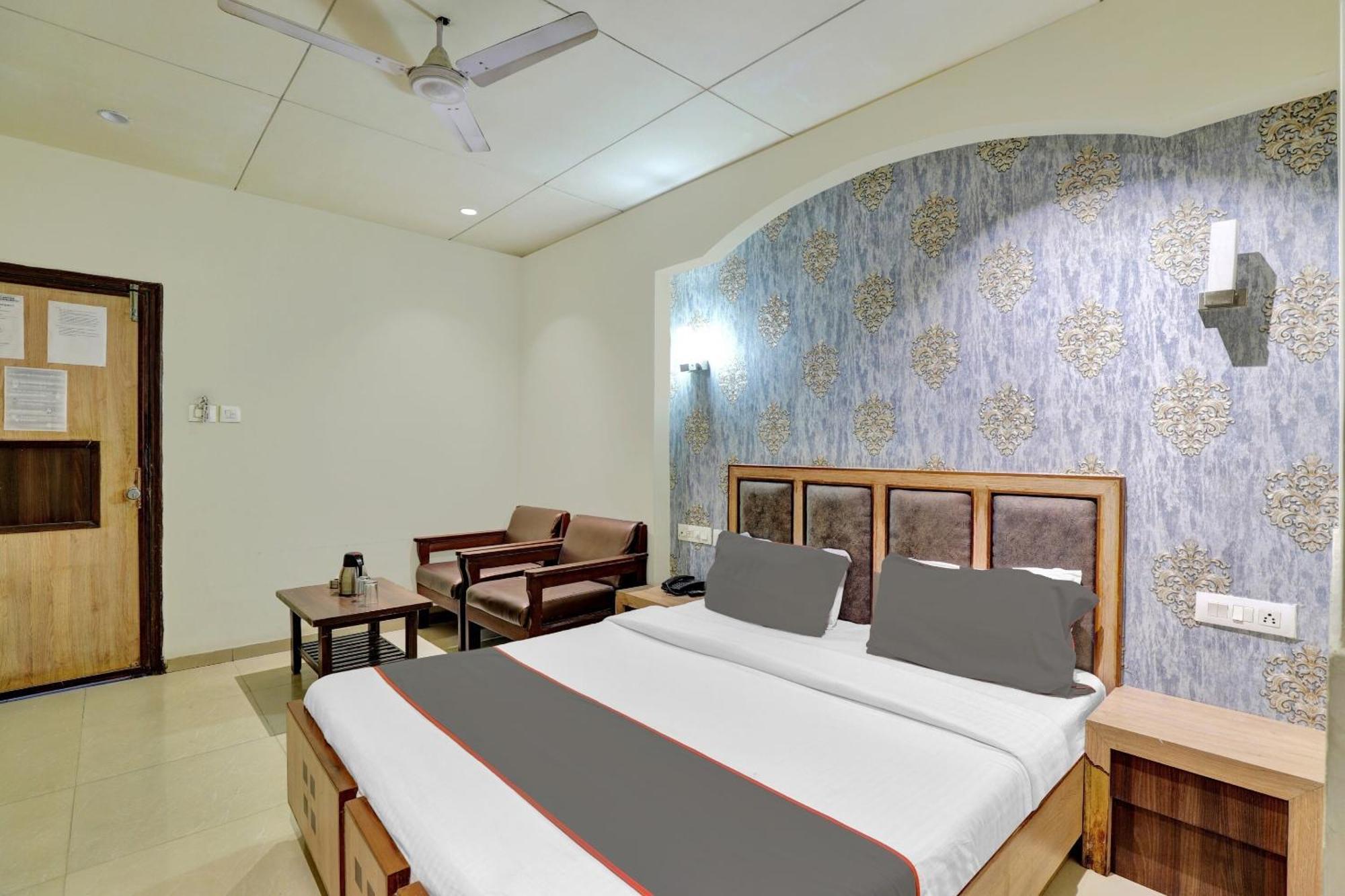 Collection O 82926 Hotel Royal Plaza Ahmedabad Ngoại thất bức ảnh
