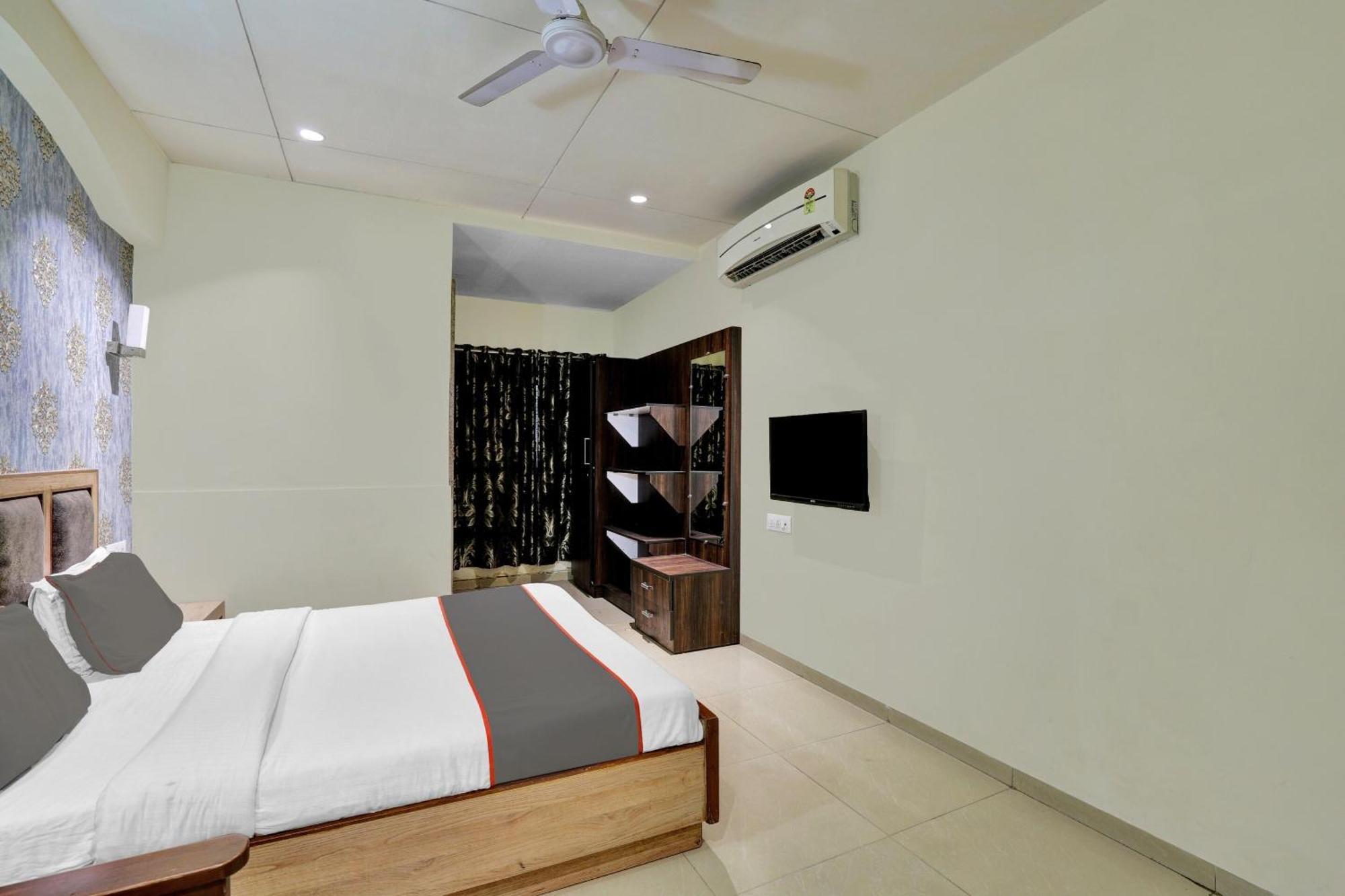 Collection O 82926 Hotel Royal Plaza Ahmedabad Ngoại thất bức ảnh
